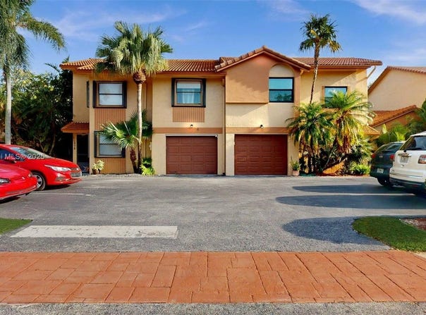 11282 SW 9th Ct, Pembroke Pines, FL 33025