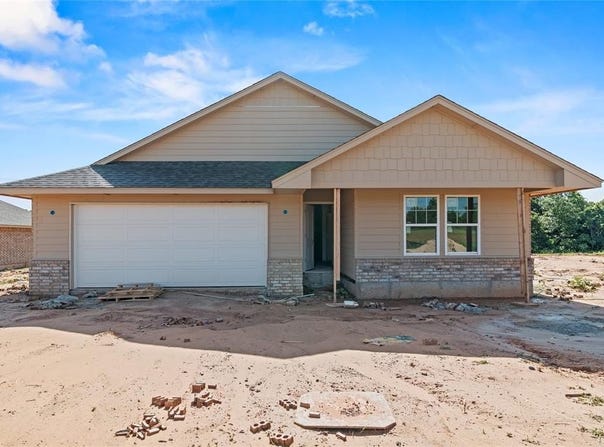 4677 Lincoln Landing, Harrah, OK 73045
