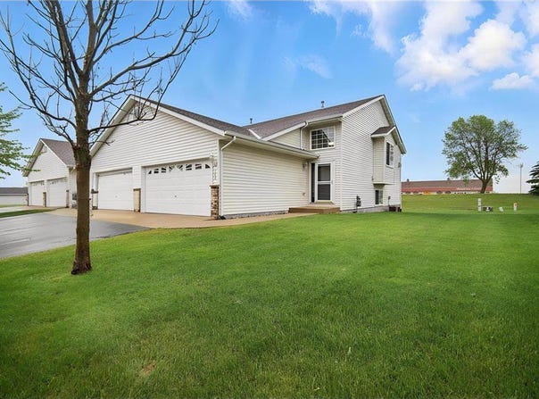 140 Cedar Cove Lane, Owatonna, MN 55060