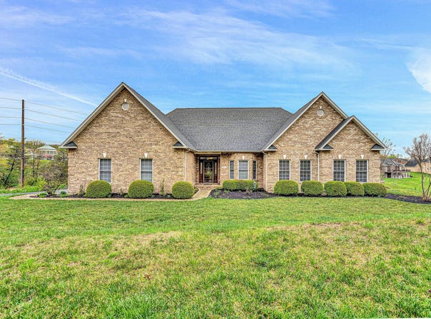 341 Penguin LN, Salem, VA 24153