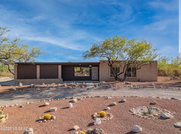 9150 E Loma Linda Place, Tucson, AZ 85749