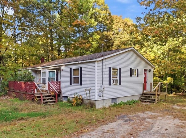 10 Melody Lane, Naples, ME 04055
