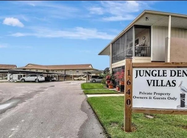 1640 JUNO TRAIL, ASTOR, FL 32102