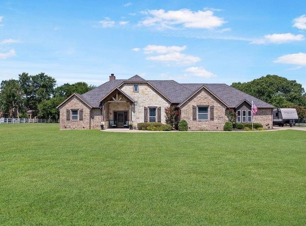 577 Hidden Lakes Boulevard, Gunter, TX 75058