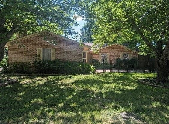 2732 Foxcroft Circle, Denton, TX 76209