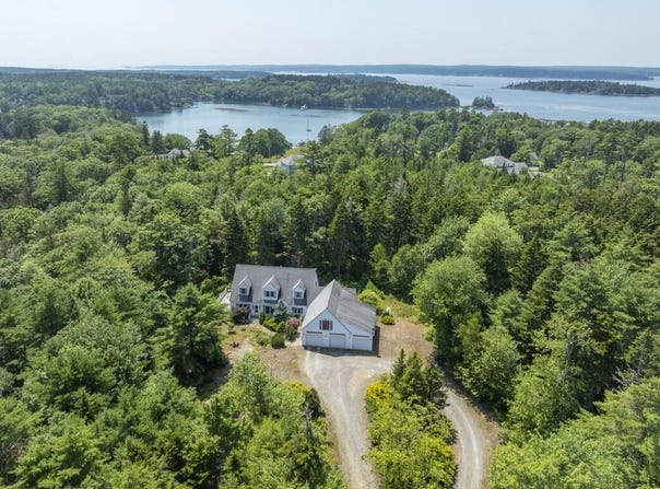 14 Moffat Lane, Boothbay Harbor, ME 04538