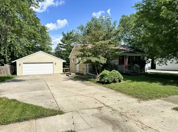 424 Hilltop Road, Ames, IA 50014