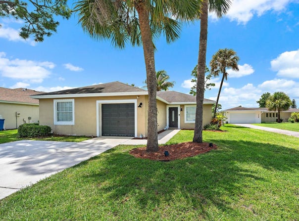5483 Club Circle, Haverhill, FL 33415