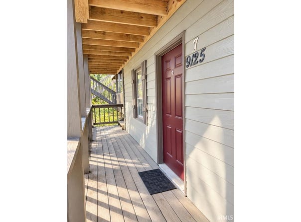 9125 S Pointe Retreat Drive, Bloomington, IN 47401
