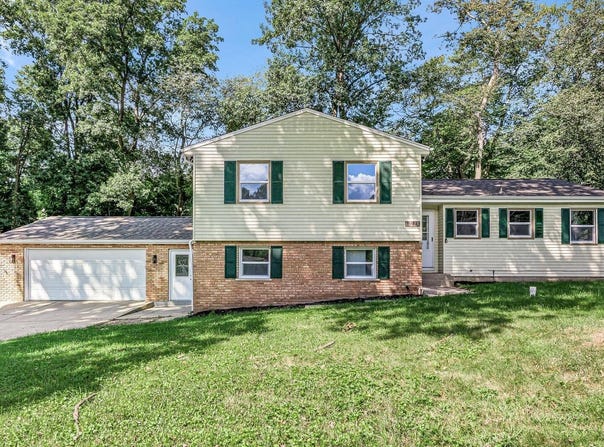 60195 Emerald Drive, South Bend, IN 46614