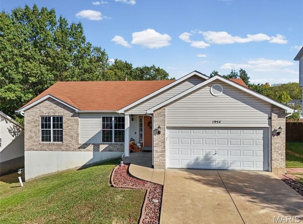1954 McKinley Range, Festus, MO 63028