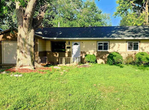34 BUCKINGHAM Drive, Chatham, IL 62629