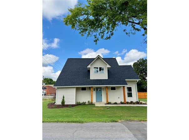 121 Railroad St, Adairsville, GA 30103