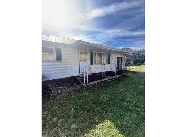 31 KY-702, Sandy Hook, KY 41171