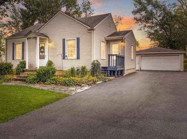 52 Deerpath Road, Merrillville, IN 46410