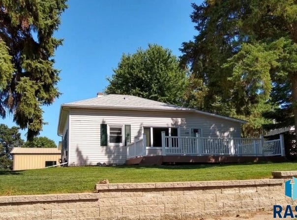 112 N Main Ave, Garretson, SD 57030