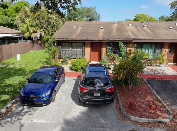 10331 Holly Ct, Pembroke Pines, FL 33026