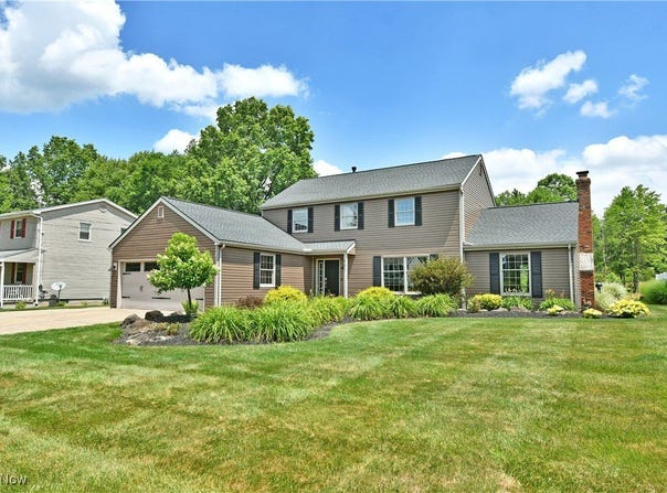 191 Maple Leaf Drive, Hubbard, OH 44425