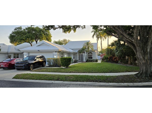 2285 Saratoga Lane, West Palm Beach, FL 33409