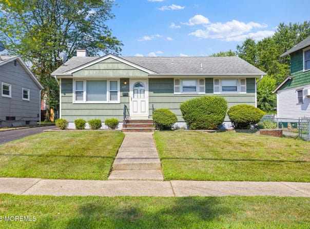 637 Harrell Avenue, Woodbridge, NJ 07095