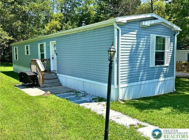 187 Creekside Manor Drive, Franklin Twp, PA 18235