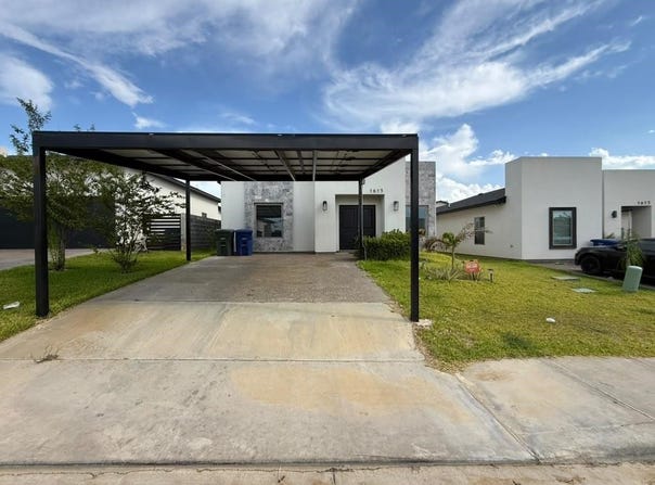 1615 Fresnillo Dr., laredo, TX 78046