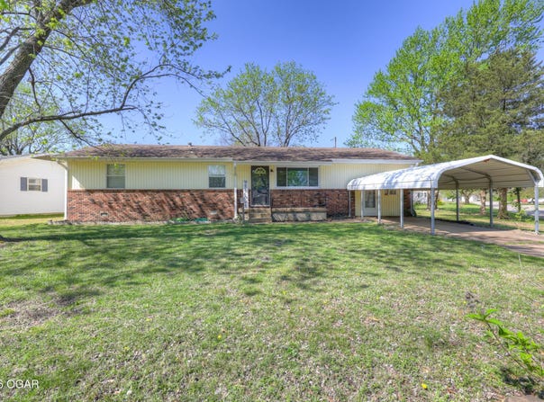 521 Sunset Circle, Columbus, KS 66725