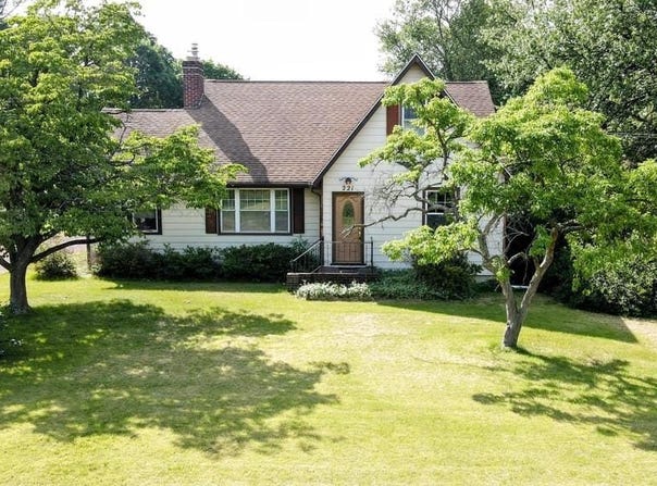 221 SWEDESBORO ROAD, GIBBSTOWN, NJ 08027