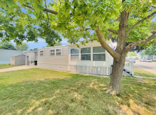 228 Greenhill Drive, White Lake, MI 48386