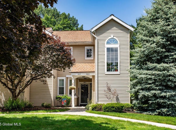 4806 S Foxwood Drive, Clifton Park, NY 12065