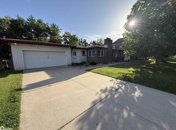 2025 Sunnyside Avenue, Burlington, IA 52601