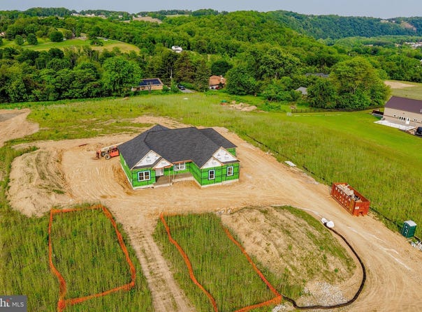 448 LONG LANE, WALNUTPORT, PA 18088