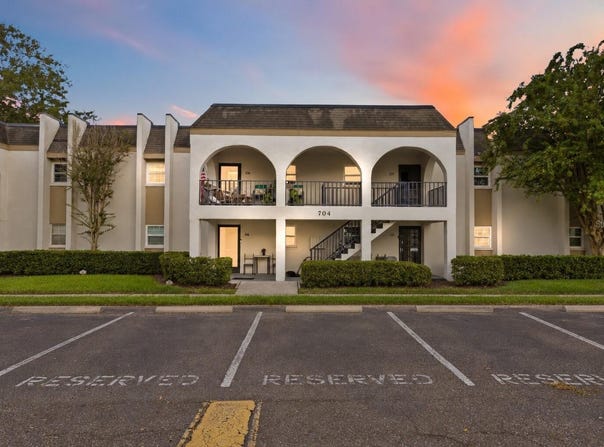 704 OAKGROVE Drive, BRANDON, FL 33510