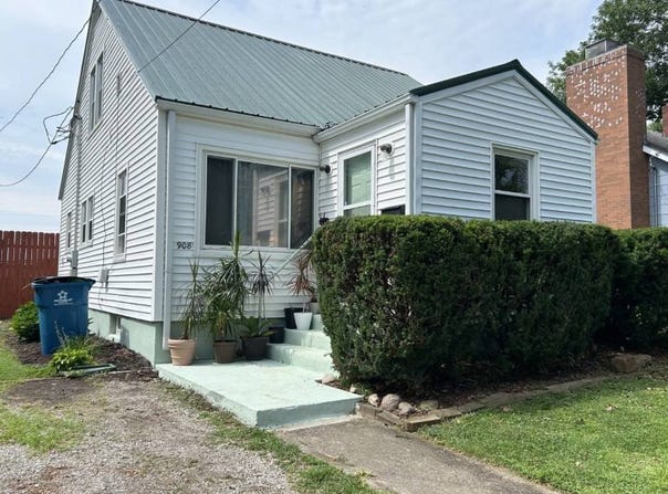 908 W Center St, Fairfield, IL 62837