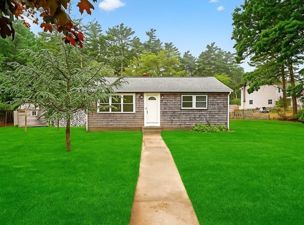 190 Hathaway St, Wareham, MA 02571
