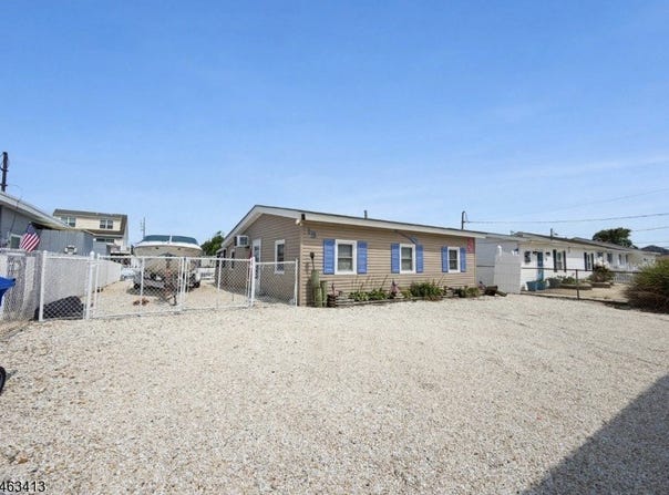 15 Beverly Ln, Stafford Twp., NJ 08050-3702