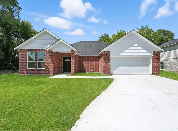 704 W Grove Street, Terrell, TX 75160