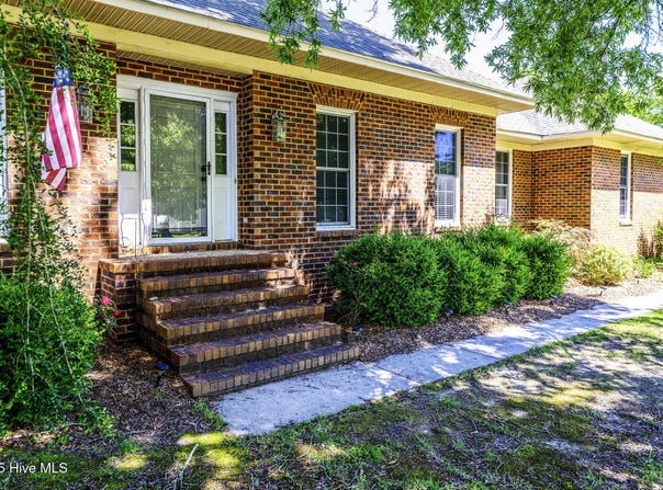 900 Leeward Drive, Trent Woods, NC 28562