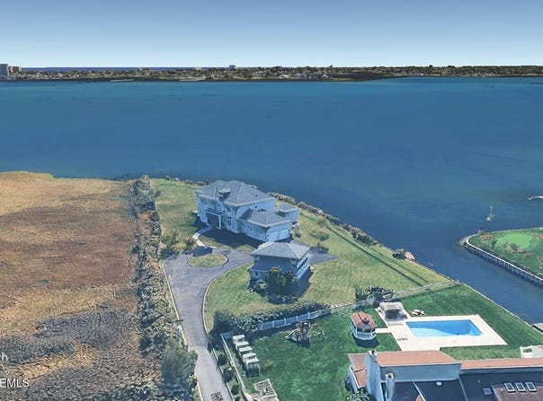 16 Broadmoor Drive, Rumson, NJ 07760