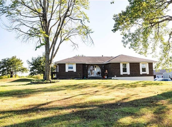 11409 E 261st Street, Peculiar, MO 64078