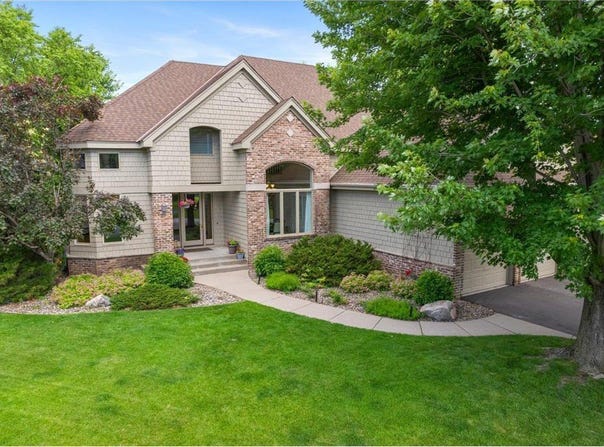 3933 Donegal Way, Eagan, MN 55122