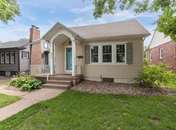 2917 FARNAM Street, Davenport, IA 52803