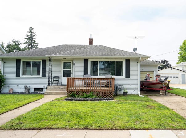 507 W QUARRY Street, Maquoketa, IA 52060