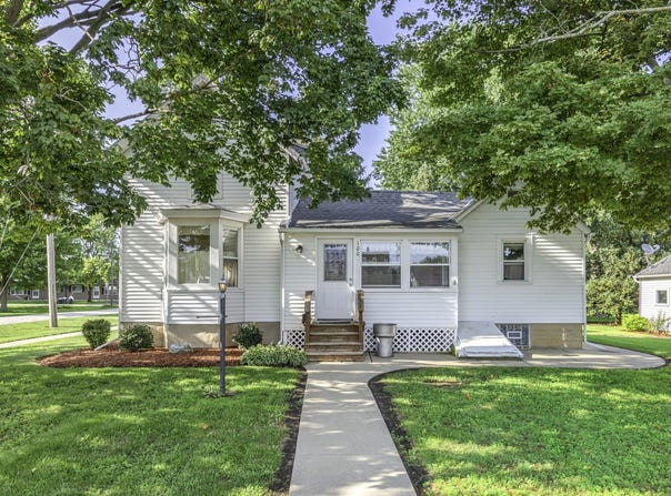 100 Burlington Street, Somonauk, IL 60552