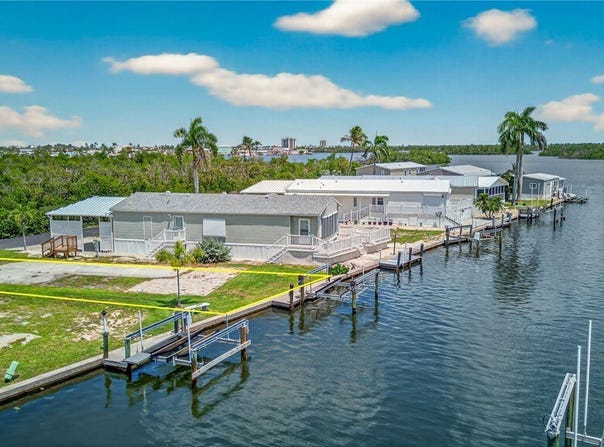 8 Galleon Way, Fort Myers Beach, FL 33931