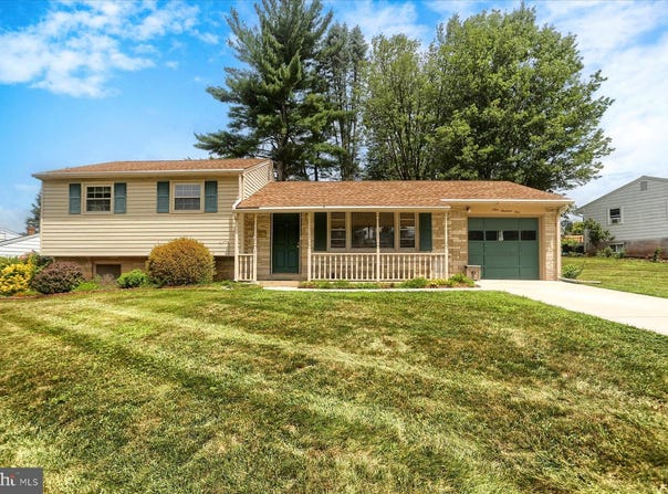 901 W FOXCROFT DRIVE, CAMP HILL, PA 17011