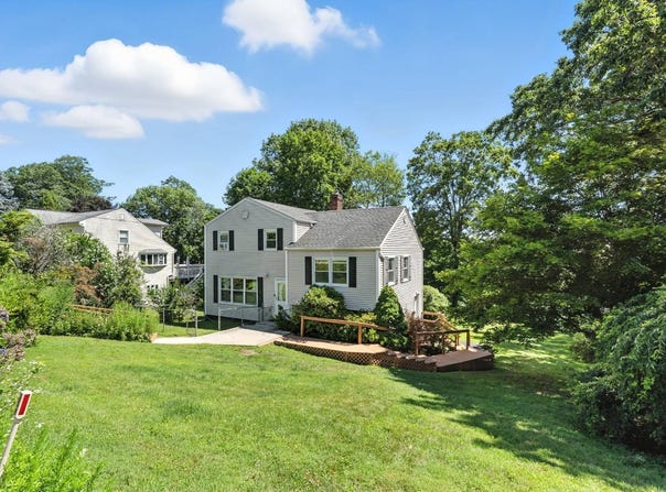 21 Bruce Ln, Valhalla, NY 10595