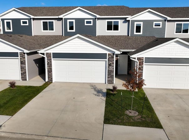 805 Campusside Place, Norwalk, IA 50211