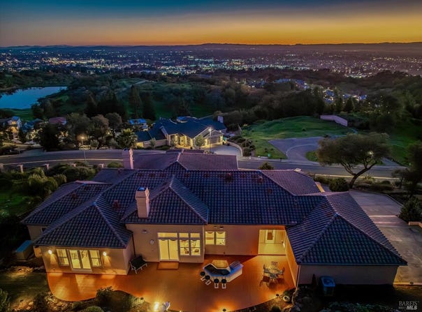 3729 Skyfarm Drive, Santa Rosa, CA 95403