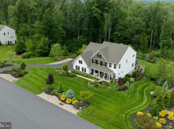 36 GREENBRIAR DRIVE, ELIZABETHTOWN, PA 17022